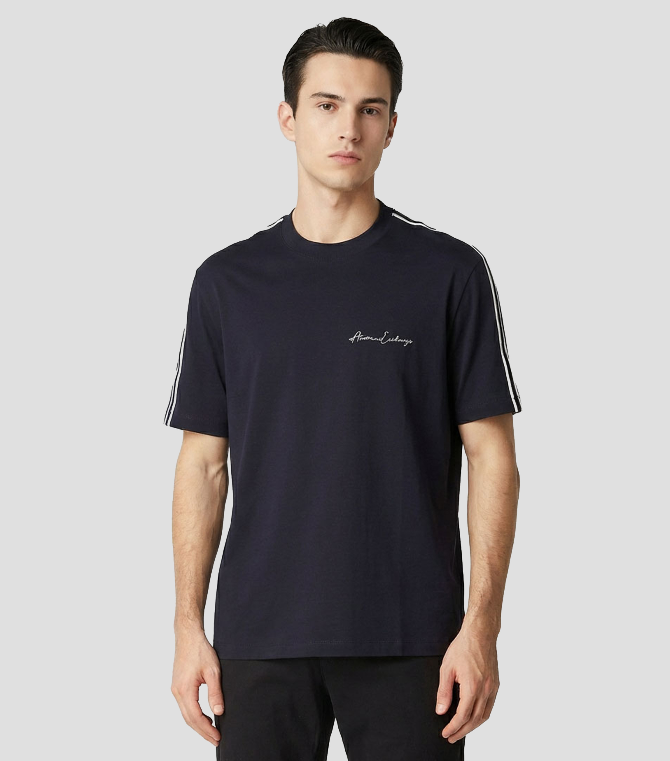 Playera cuello redondo manga corta con logo bordado Hombre